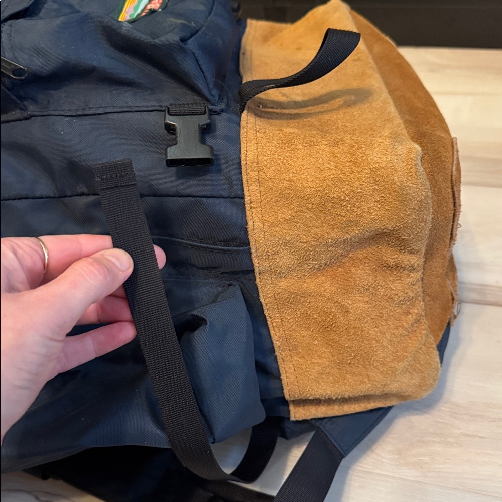 Vintage L.L.Bean Leather Bottom Backpack Navy Internal Frame Daypack - Picture 7 of 12